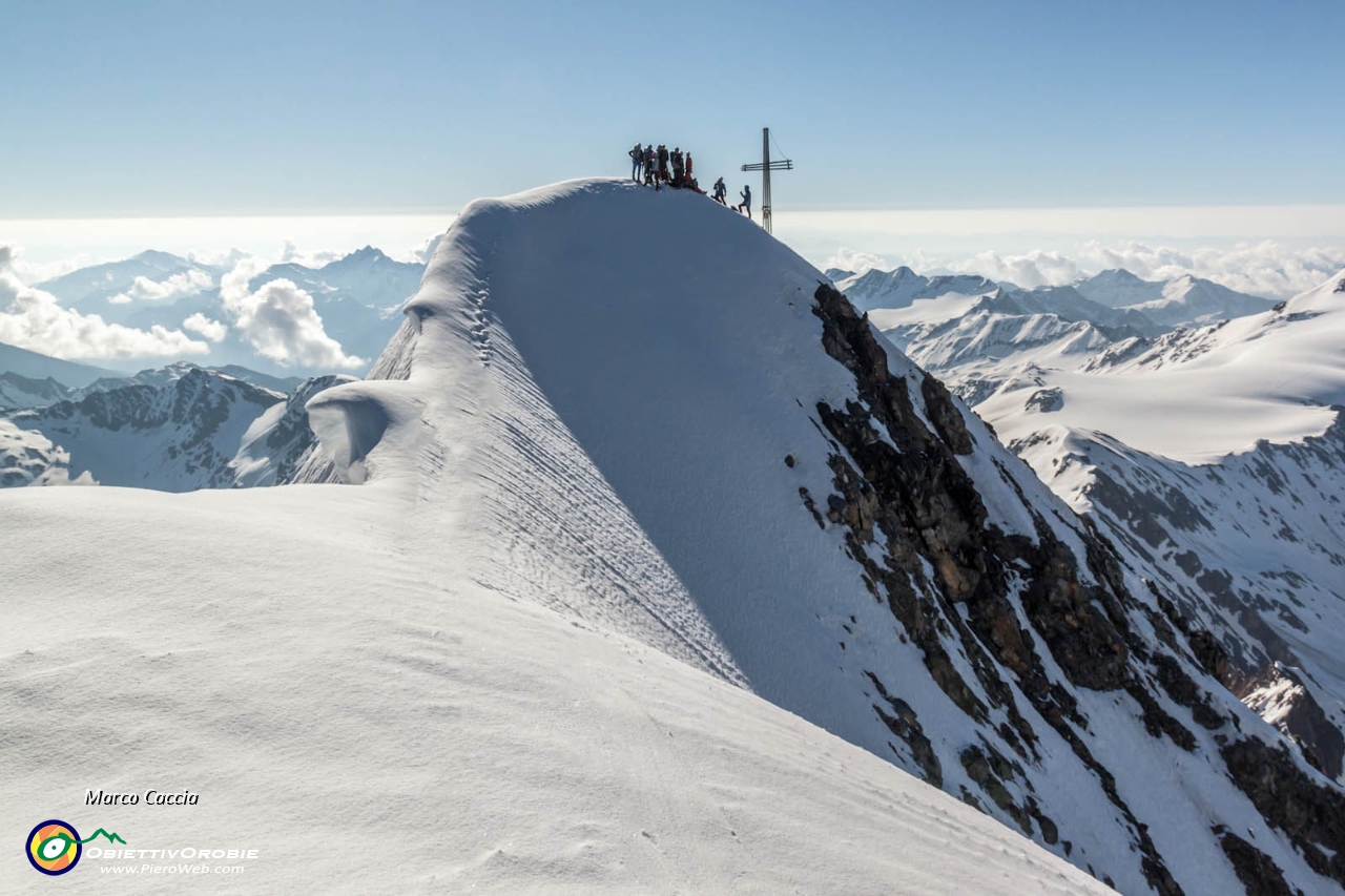 40_Ecco la cima già affollata.JPG